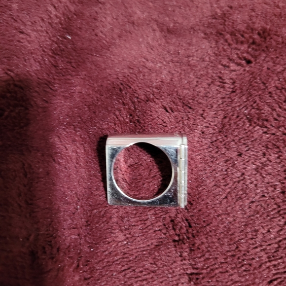 Ring 💍 - Picture 4 of 4